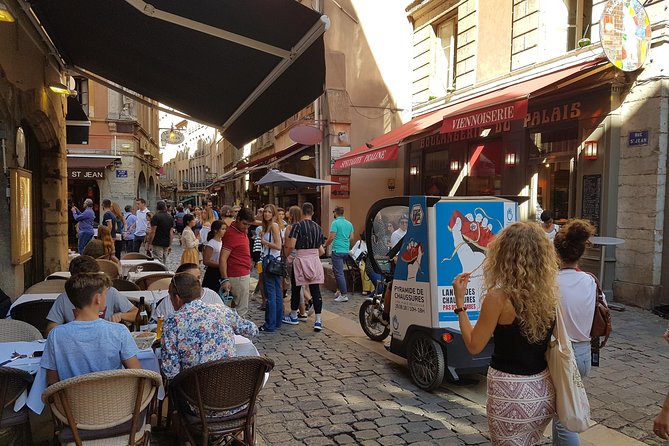1 or 2-Hour Pedicab tour of Lyon - Guide style matters more than you think, from silk stories to photo stops