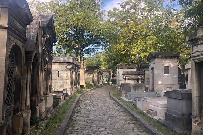 2.5 Hour Walking Tour of Père Lachaise Cemetery from Paris - Meeting at Bd de Ménilmontant, then heading into a living cemetery
