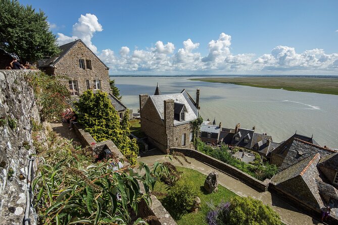2-Hour Guided Walking tour of the Mont Saint Michel - English on Mont Saint Michel: Managing a Bilingual Tour