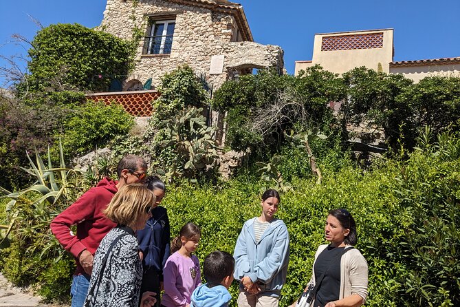 2 Hour Walking Tour in the Old Town of Antibes - Port Vauban: The Harbor That Explains Antibes Fast