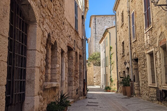 2 Hour Walking Tour in the Old Town of Antibes - Le Nomade Photos and the Square Fort View