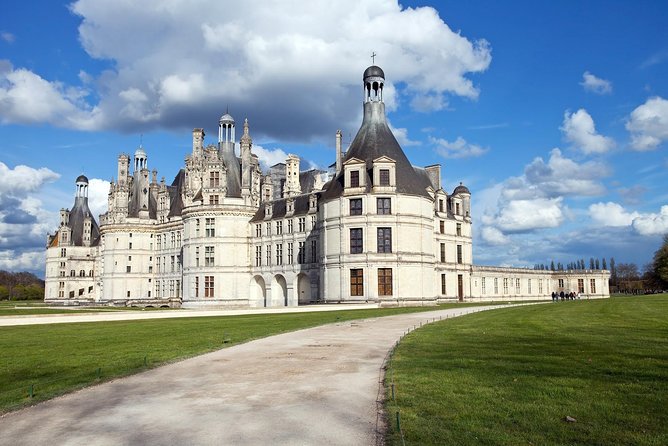 3 Days Trip to Normandy, Loire and Mont Saint Michel from Paris - Omaha Beach, the American Cemetery, and Arromanches Museum: WWII stops that hit hardest