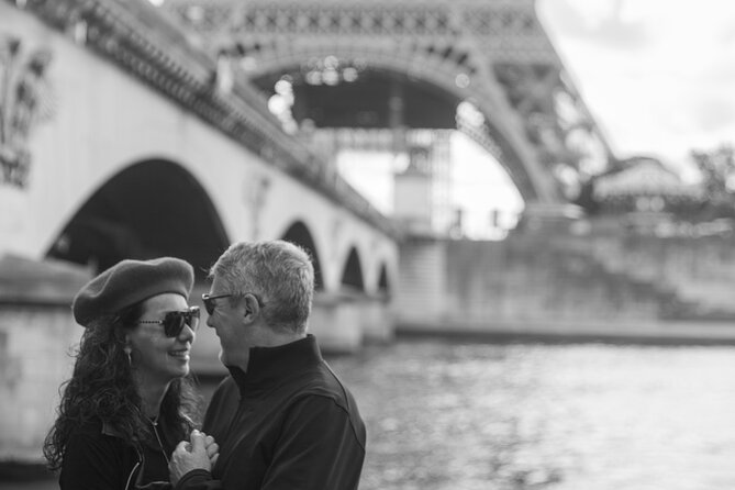 30 min photosession in Paris, all photos sent and edited - How the photographer handles kids, strollers, and real-life posing