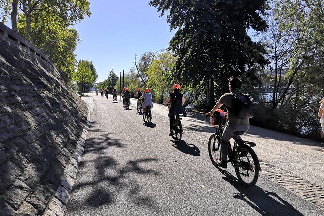 4h Complete Lyon Experience: E-Bike, Food Tasting & Old Town Walk - Vieux Lyon Old Town Walk: Traboules, Renaissance Streets, and UNESCO Charm