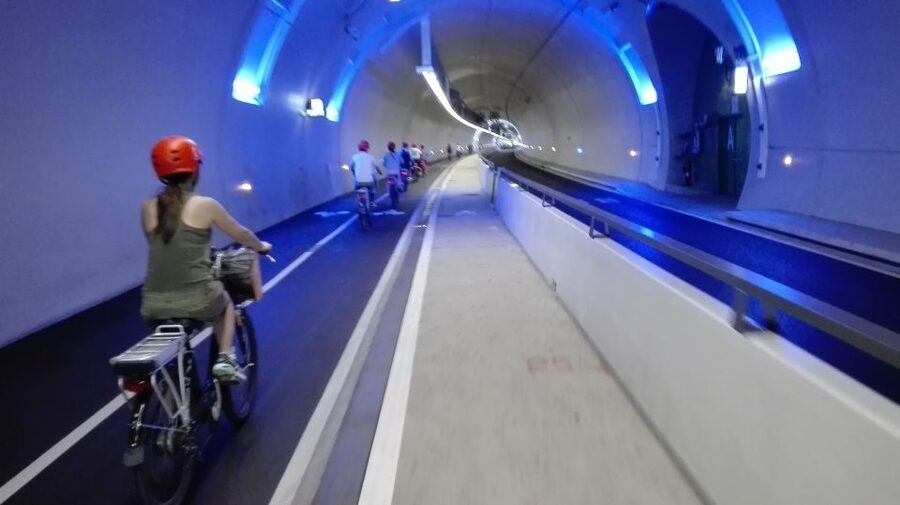 4h Complete Lyon Experience - E-Bike, Tasting & Walk - The Food and Wine Tasting Break That Resets Your Energy