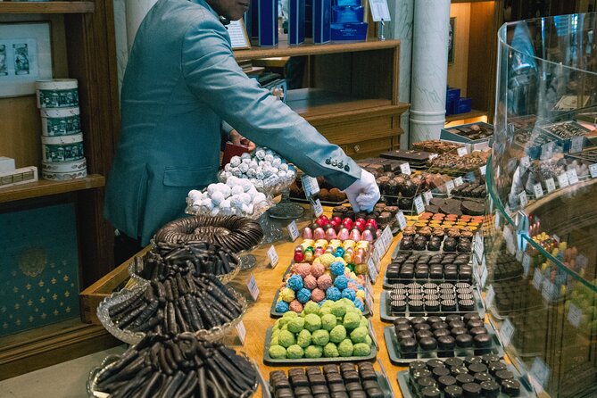 A Morning in Paris Food Tour: Croissants, Baguettes & Chocolate - Getting Oriented: Palais Royal Park Between Bites