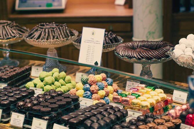A Morning in Paris Food Tour: Croissants, Baguettes & Chocolate - Stop 1 at La Crème du Palais Royal: Coffee, Hot Chocolate, and Waffle Testing