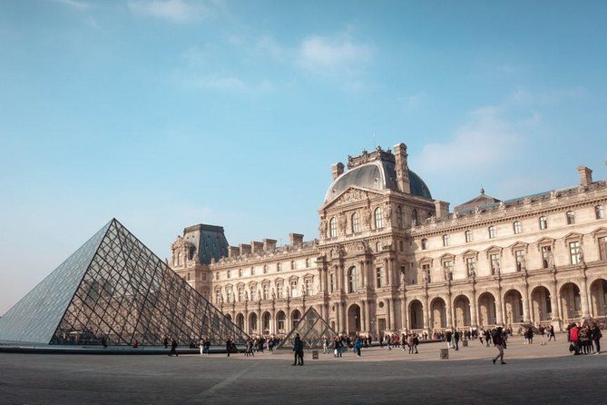 A Private Curated Journey Through the Louvre - How the Guide Handles Crowds, Questions, and Your Must-See List