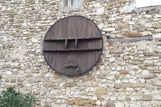Afternoon Wine Tour to Chateauneuf du Pape from Avignon - The Viewpoint Break at the Chateau Ruins: Quick, Scenic, and Photo-Friendly