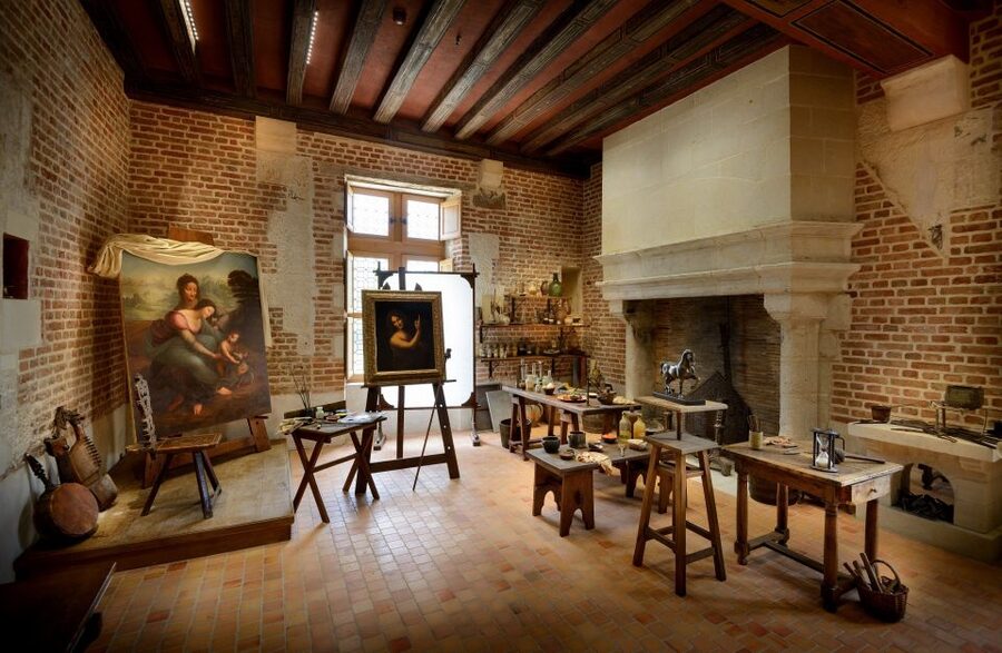 Amboise: Clos Lucé Castle, Da Vinci Park and Museum Ticket - Getting to Clos Lucé, parking, and your best arrival plan