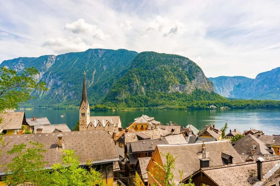 Annecy: Express Walk with a Local in 60 minutes - Entering Annecy in 60 minutes: the point of the express format