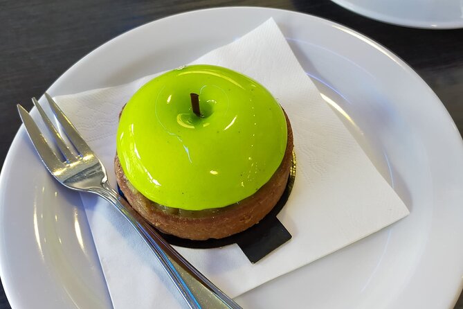 Annecy Food Tour – A Full French Meal Experience by Do Eat Better - Stop 1: Quai de l’Île, Truffle Introductions by the Canals