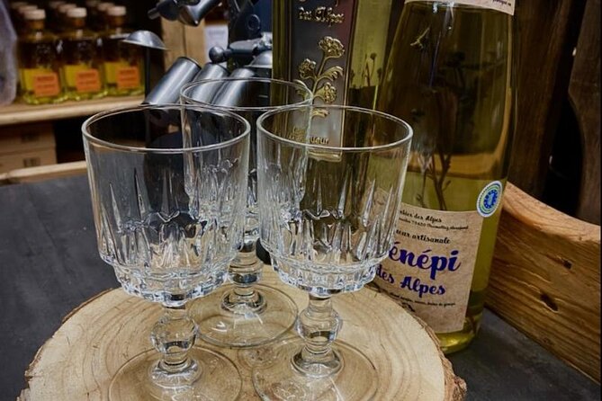 Annecy Food Tour – A Full French Meal Experience by Do Eat Better - Stop 5: Rue Président Favre Chocolate Finish