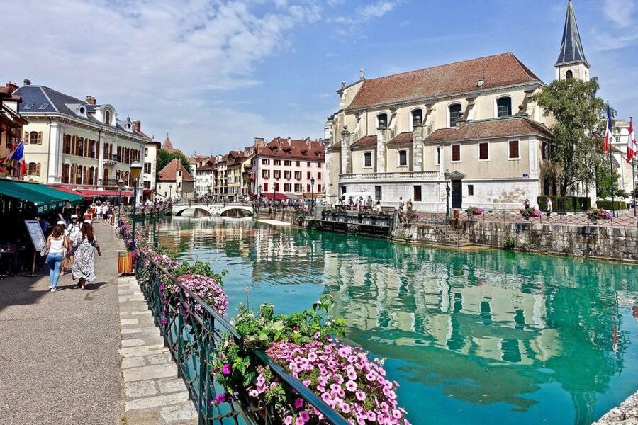 Annecy: Private Guided Tour - Discover "Venice of the Alps" - Palais de l’Isle: the 12th-century prison story you can see