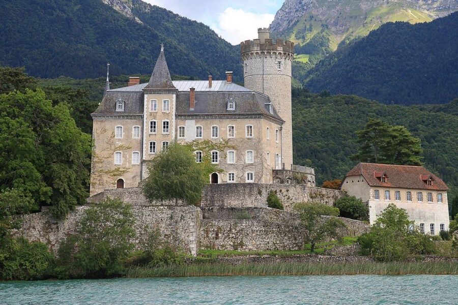 Annecy: Private Guided Tour - Discover "Venice of the Alps" - How private guidance turns a short walk into your kind of tour