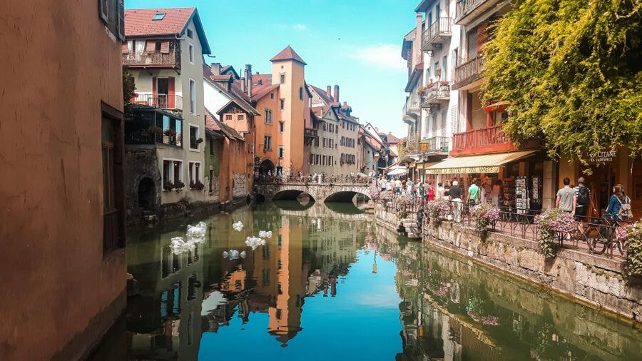 Annecy: Traditional Food Group Walking Tour - Key Highlights You’ll Feel Right Away