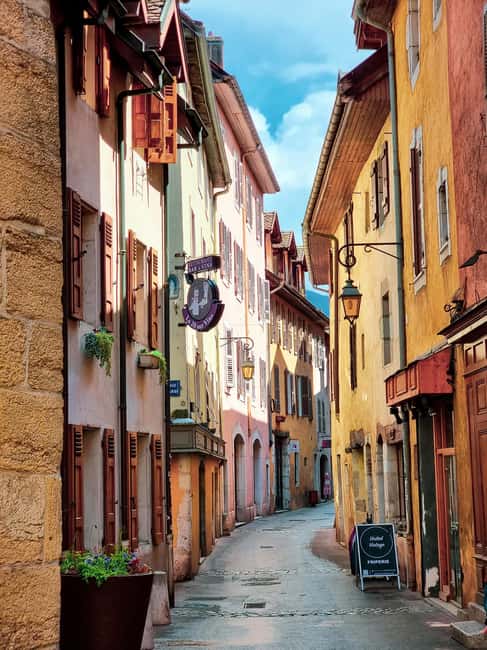 Annecy: Traditional Food Group Walking Tour - Wine and Beer Pairing, With One Alcoholic Drink Included