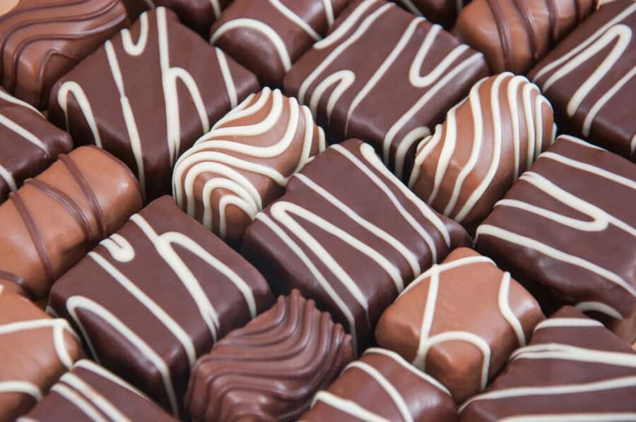 Annecy: Traditional Food Group Walking Tour - Pastries and Chocolates: The Sweet Finish That Makes the Walk Worth It