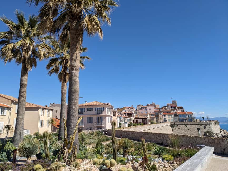 Antibes: 2 hour walking tour in the old town - Getting oriented fast at Port Vauban