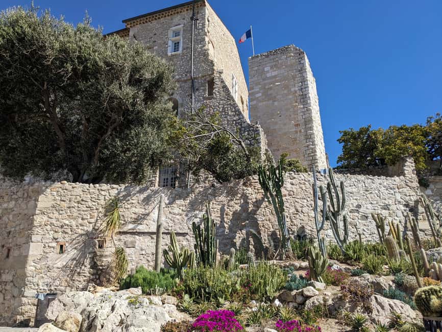 Antibes: 2 hour walking tour in the old town - The ramparts to the medieval lanes: where Antibes feels old
