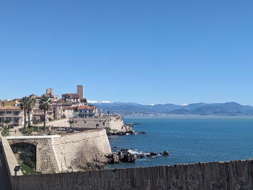 Antibes: 2 hour walking tour in the old town - Safranier neighborhood and Place Nationale, classic Mediterranean Antibes
