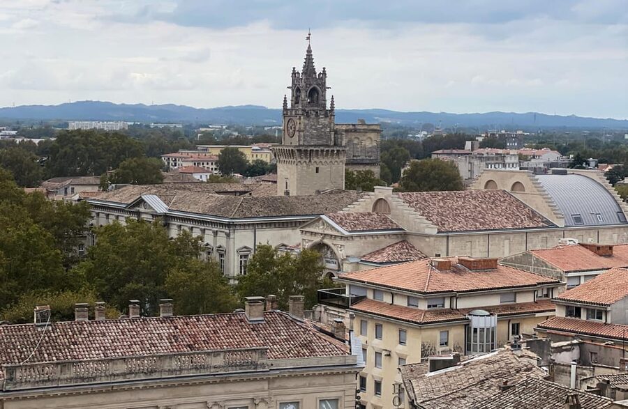 Avignon: History and Legend Walking Tour - Meeting at Place Crillon, and why the audio kit matters