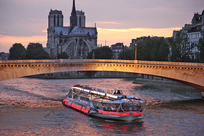 Bateaux Mouches Dinner Cruise on the Seine River in Paris - Drinks with dinner: wine, Champagne, and the best way to plan your night
