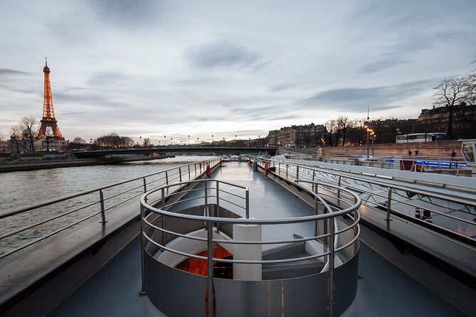 Bateaux Mouches Dinner Cruise on the Seine River in Paris - Live music and the Eiffel Tower sparkle timing you should plan around