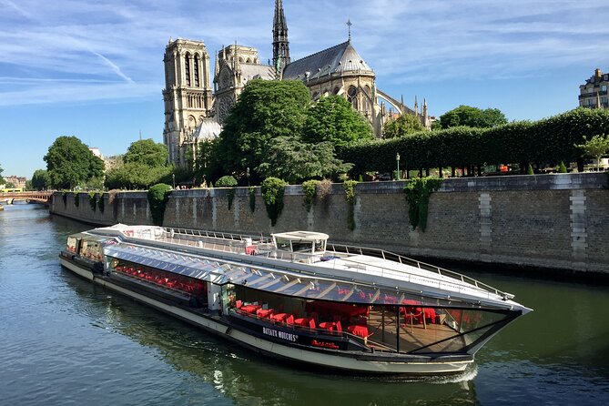 Bateaux Mouches Lunch Cruise on the Seine River in Paris - Entering the right mood: 2 hours 15 minutes on the Seine