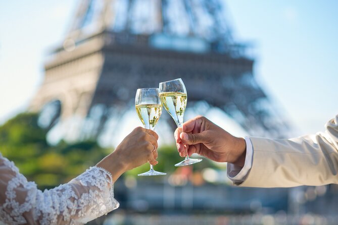 Bateaux Mouches Sightseeing Cruise in Paris with Champagne - Choosing the deck: 360 views upstairs vs warmth below