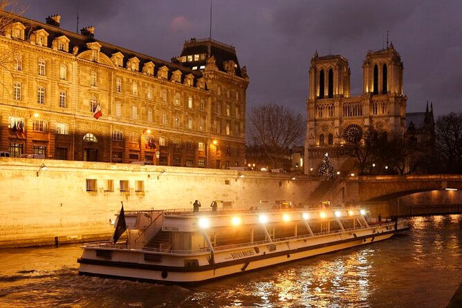 Bateaux Mouches Sightseeing Cruise in Paris with Champagne - How the commentary works: what you will and wont hear