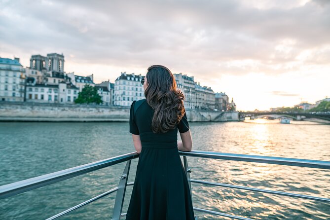 Bateaux Mouches Sightseeing Cruise in Paris with Champagne - Champagne details: how to get the most out of the drink