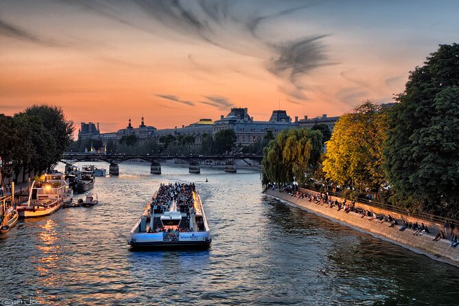 Bateaux Mouches Sightseeing Cruise on the Seine River in Paris - Why this Seine cruise is one of the easiest Paris introductions