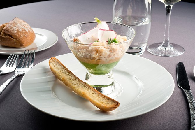Bateaux Parisiens Seine River Gourmet Dinner & Sightseeing Cruise - Why This Eiffel Tower Dinner Cruise Works So Well