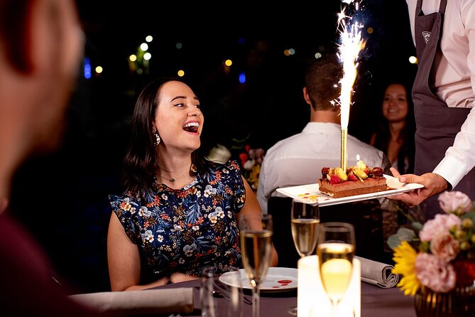 Bateaux Parisiens Seine River Gourmet Dinner & Sightseeing Cruise - Live Singer, Service Flow, and the Mood at Night