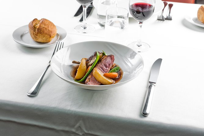 Bateaux Parisiens Seine River Gourmet Lunch & Sightseeing Cruise - Live Music, Comfort, and Timing on a Lunch Cruise