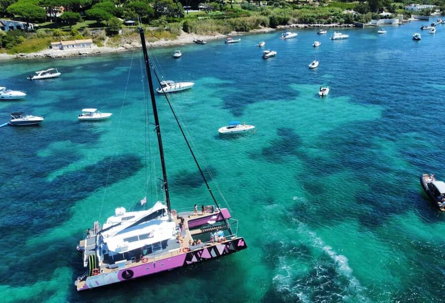 Bay of Quiberon or Morbihan gulf: Evening 2 hours navigation - The 18-meter catamaran: stability that actually matters