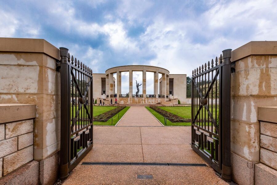 Bayeux: 2-hour tour of the D-Day beaches, by vintage sidecar - Omaha Beach: a short guided walk with big meaning