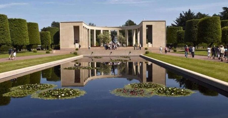 Bayeux: Normandy D-Day Landing Beaches Full-Day Guided Tour - Sainte-Mère-Église: where the town tells the airborne story