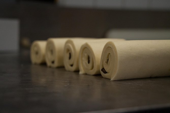 Behind the Scenes of a Boulangerie: French Bakery Tour in Paris - The Real-Life Group Size and the Rooming Reality