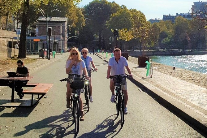 Bike Paris treasures with a live guide - Families & Friends - Notre-Dame and the museum triangle: fast context, good photo angles