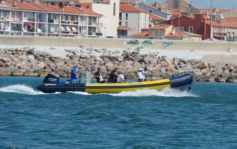 Boat trip in the canals is on the Thau pond - Sète’s canals: colorful facades and historic monuments from a new angle