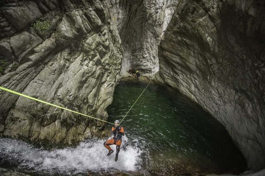 Bocognano: Corsica Richiusa Canyon Tour - Waterfall time and cave exploration you can actually enjoy