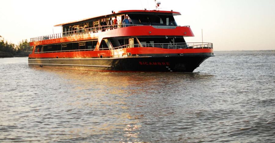 Bordeaux: 2-Hour River Dinner Cruise - Entering Bordeaux by Boat, Not by Checklist
