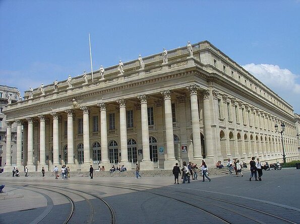 Bordeaux bike tour "The Best of Bordeaux" - Getting oriented fast with a flat, bike-friendly Bordeaux route