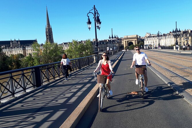 Bordeaux bike tour "The Best of Bordeaux" - Esplanade des Quinconces, the Grand Théâtre, and Place Pey-Berland