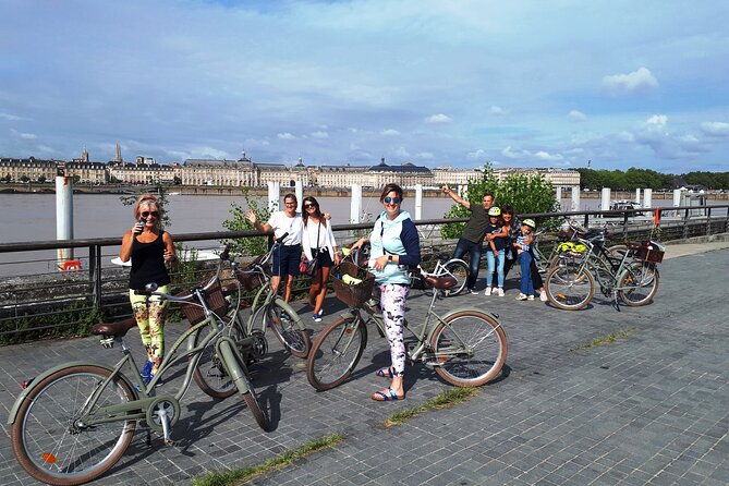 Bordeaux bike tour "The Best of Bordeaux" - Back to the classics: Place Camille Julian, the Place du Parlement, and finishing with the Water Mirror and Cailhau Gate