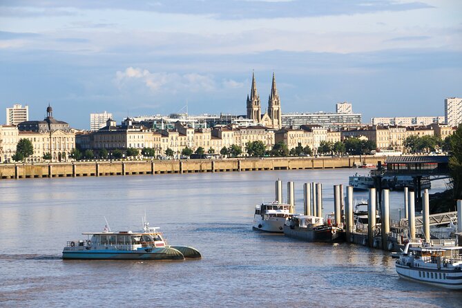 Bordeaux City - Private Guided Walking Tour with Local Sophia - Place de la Victoire viewpoints: architecture that makes the city feel navigable