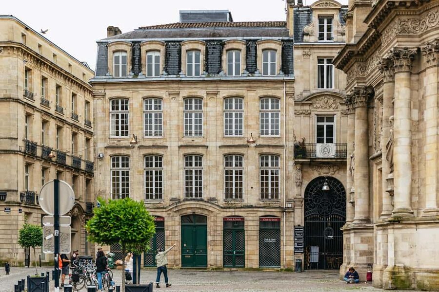 Bordeaux: Historic Center & Chartrons District Bike Tour - Key Things to Know Before You Ride