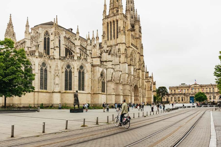 Bordeaux: Historic Center & Chartrons District Bike Tour - Pont Jacques Chaban Delmas and Chartrons: When the Tour Gets Truly Local